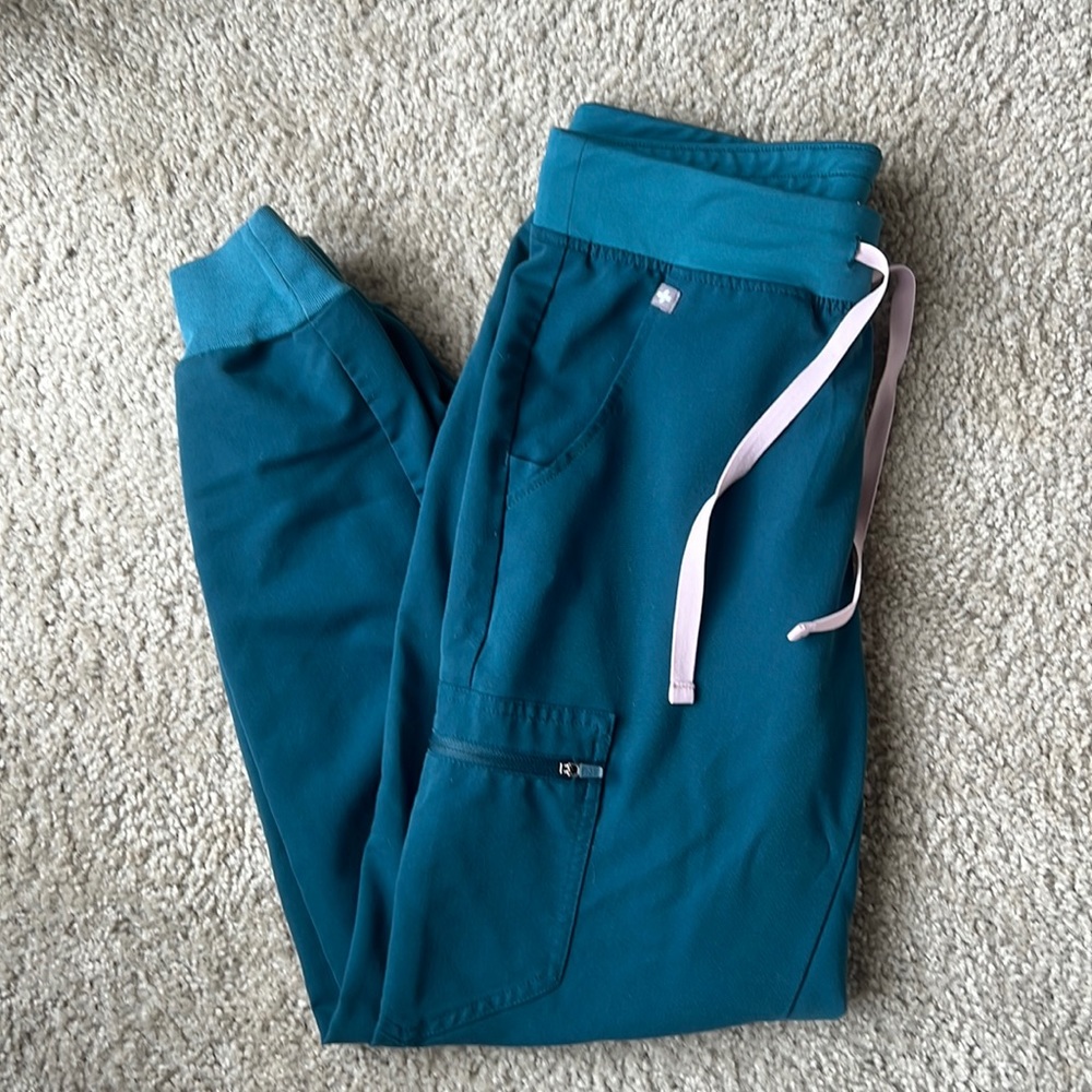 FIGS Jogger Scrubs Zamora